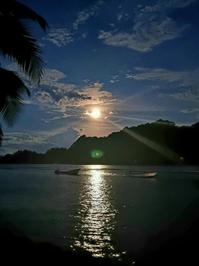 Paradise Island Beach Hotel Isla Grande Esterno foto