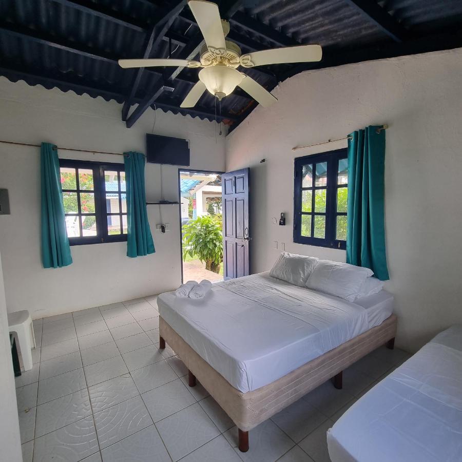 Paradise Island Beach Hotel Isla Grande Esterno foto